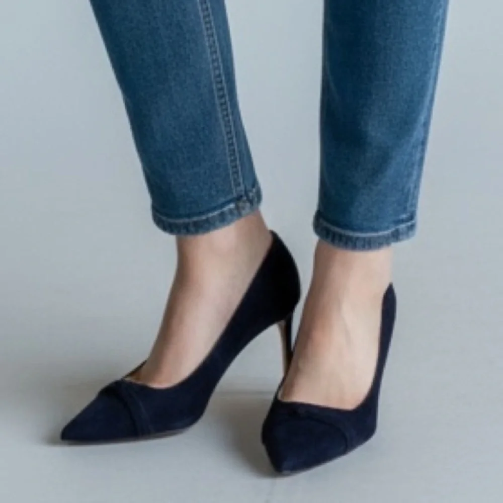 Stuart Weitzman Suede Fontaine Bow Pump Navy Size 7 1/2